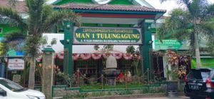 WOW ! SISWA MAN 1 TULUNGAGUNG TAK BOLEH IKUT UJIAN KARENA  NUNGGAK SPP