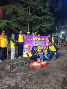 DiNdut Community Gelar Bhakti Sosial Bagi-bagi Makanan