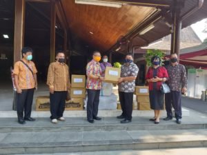 Bupati Tulungagung Terima Bantuan APD