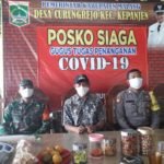 Desa Curungrejo Rutin Lakukan Penyemprotan dan Bagikan Masker untuk Lawan Covid-19