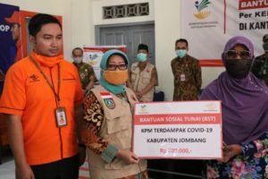 Bupati Jombang Launching Bansos Tunai Kemensos RI
