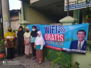 Guntur Sasono Penuhi Harapan Rakyat  Bantu  Wifi Gratis untuk Kelompok Belajar di Banjar Rejo Madiun