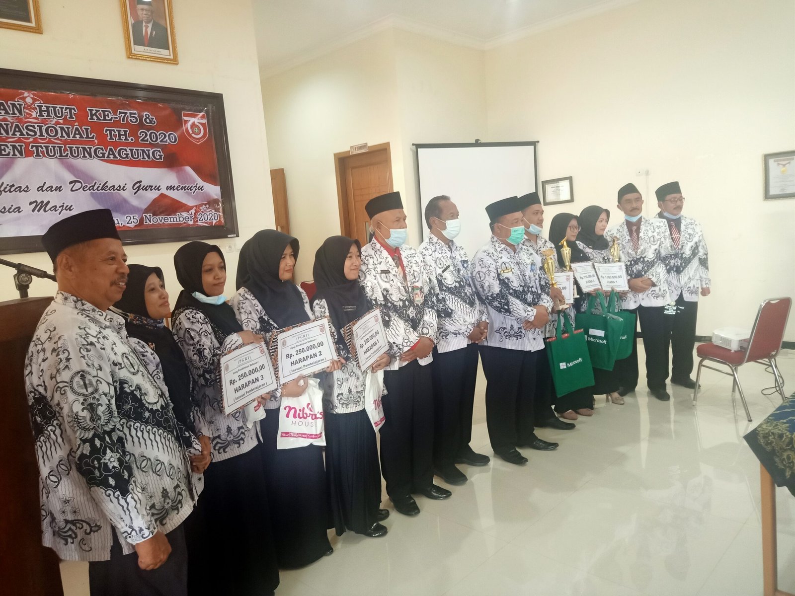 Hari Jadi Guru, PGRI Tulungagung Motivasi Para Guru dan Hargai Peran Wali Murid