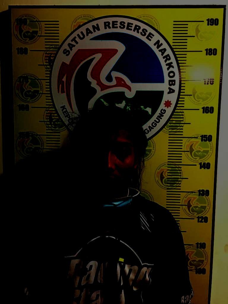 Pemuda Tampan Jadi Kurir Narkoba Diamankan Polisi