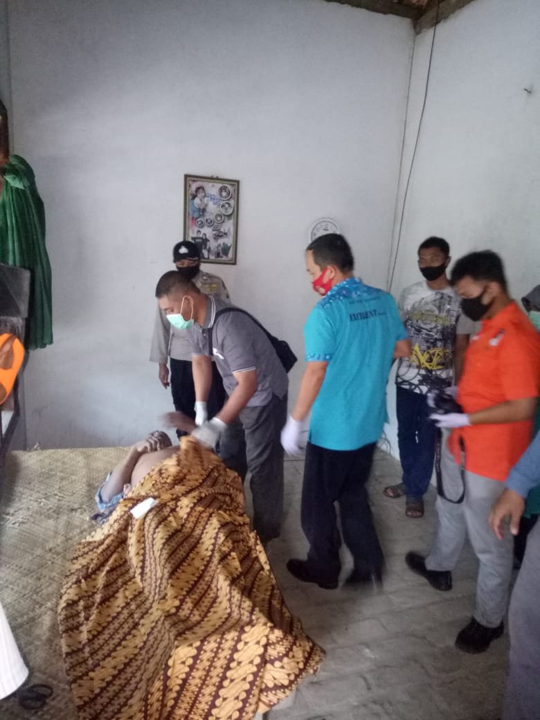 Warga Desa Pelem Gantung Diri di Atas Mobil Pickup