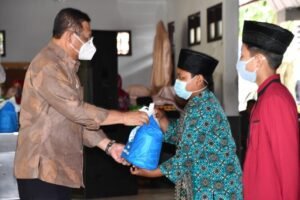 Bupati Serahkan Bantuan Santuni Anak Yatim Piatu