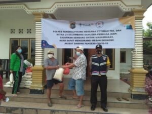 CV. GSP Mitra PT Timah Bagikan Ratusan Paket Sembako, Mendapat Apresiasi Baik Warga Desa Kebintik