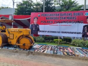 Pemusnahan BB Narkoba dan Knalpot Brong di Halaman Kantor Bupati Tulungagung