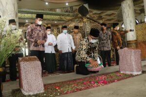 Ziarah ke Pesarean Syaikhona Kholil, Ridwan Kamil Dukung Usulan Gelar Pahlawan Nasional