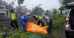 Pengendara Motor di Blitar Tertabrak Kereta Api