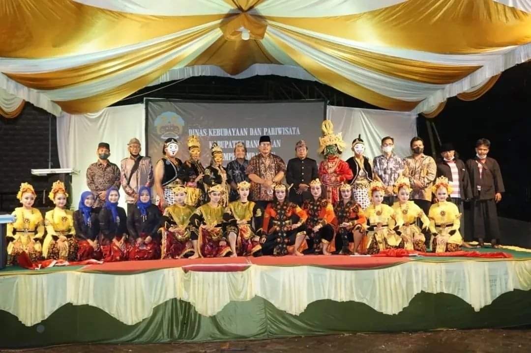 Lestarikan Seni Budaya, Disbudpar Gelar Pertunjukan Topeng Patenteng