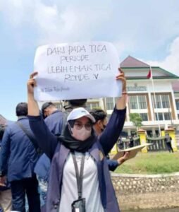 Demonstrasi Mahasiswa Trunojoyo Bergerak Tolak Presiden Tiga Periode