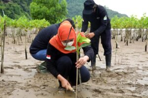 Peringatan Hari Bumi 2022, Gubernur Khofifah Ajak Masyarakat Jatim Peka Masalah Lingkungan