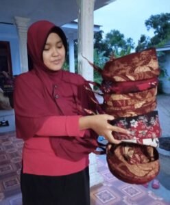 Berkat Diterbitkannya Surat Edaran Bupati, Pengrajin Tongkos Kebanjiran Orderan