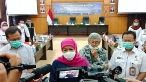 Khofifah Minta Pusvetma Membuat Vaksin PMK