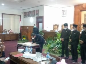 Rapat Paripurna, DPRD Tulungagung Setujui Dua Ranperda Menjadi Perda