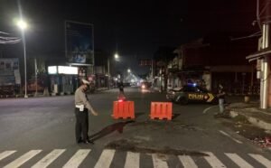 Kecelakaan Melibatkan Motor Bonceng 3 Tanpa Helm di Kota Blitar, Satu Tewas di Lokasi