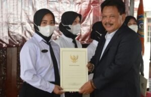 Plt Bupati Nganjuk Serahkan 263 SK P3K Bagi Guru