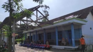 Angin Puting Beliung Terjang Blitar, Kerugian Ditaksir Mencapai Puluhan Juta