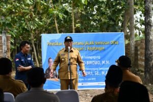 Bupati Meletakan Batu Pertama Pembangunan Jalan Tembus SMKN 1 Rejotangan