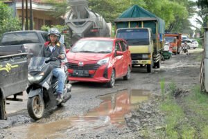 Sepekan Diperbaiki, Jalur Alternatif Pati-Rembang Kembali Rusak Parah