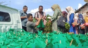 Penuhi Gizi Masyarakat, Pemerintah Berikan 600 Paket Ikan Sehat di Trenggalek