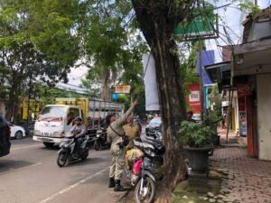 3 Warung Berdiri Diatas Saluran Irigasi, Satpol PP Beri Waktu Bongkar Sendiri