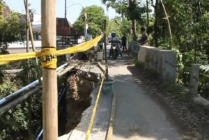 Jembatan di Blora Longsor, Pengguna Roda Empat Terpaksa Putar hingga 10 Km