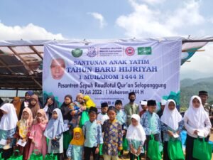 Pesantren Sepuh Roudlotul Qur’an Awali Tahun Hijriah dengan Beri Santunan Anak Yatim