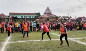 Kemarin di Bono Dua Grup Wanita Saling Menghadang, Bermain Gobak Sodor