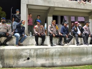 Personil Gabungan Amankan Laga Persahabatan Persewangi vs Arema Indonesia