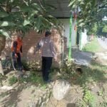 Karyawan Pabrik Sepatu