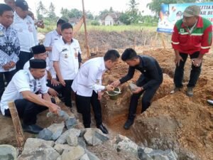 Wabup Ardian Saputra Letakan Batu Pertama Pembangunan SDN 01 Hadayung Ratu