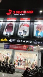 Pakaian Branded 3second Family Store Jadi Tren Fashion di Tulungagung