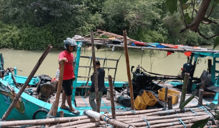 nelayan tersambar petir