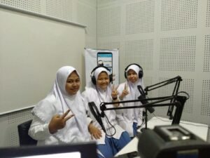 Diundang dalam Program Capres Radio RPS, 3 Siswa MA Insan Kamil Peraih Medali Emas Diuji