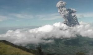 Gunung Merapi Kembali Muntahkan Awan Panas Guguran, Potensi Bahaya 7 Kilometer