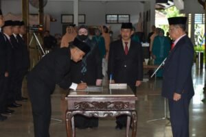Bupati Maryoto Lantik Tujuh Figur Muda Jadi Pejabat