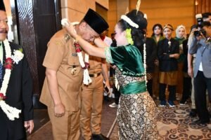 Wabup Gatut Sunu Motivasi Siswa, Hargai Guru di Purnawiyata SMPN 2 Tulungagung