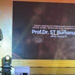 Tokoh inspiratif - ST Burhanudin
