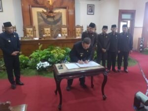 Rapat Paripurna DPRD Tulungagung: Persetujuan Anggaran 2024 dan Catatan Strategis