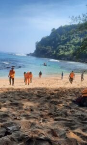 Delapan ABK Korban Kecelakaan KM Mandala Prigi Masih Dalam Pencarian Tim SAR Gabungan