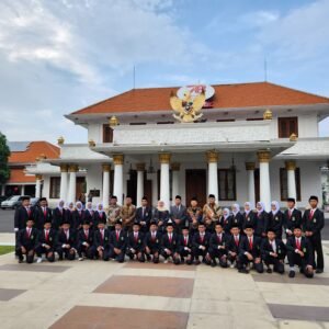 Gubernur Jatim Lepas Santri Penerima Beasiswa ke Al Azhar Mesir