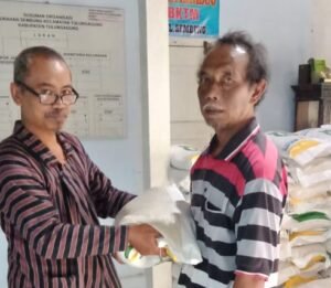 Penyaluran Bansos Beras 2023 Terdampak El Nino di Kelurahan Sembung Tulungagung