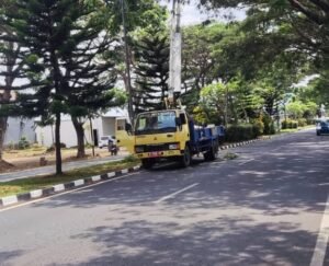 Tim Fasjal Perbaiki Penerangan Jalan di Sepanjang Jalibar Kepanjen