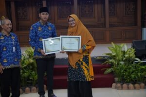 SMP Techno Insan Kamil  Raih Penghargaan Implementasi Program Merdeka Belajar dari Bupati Tuban