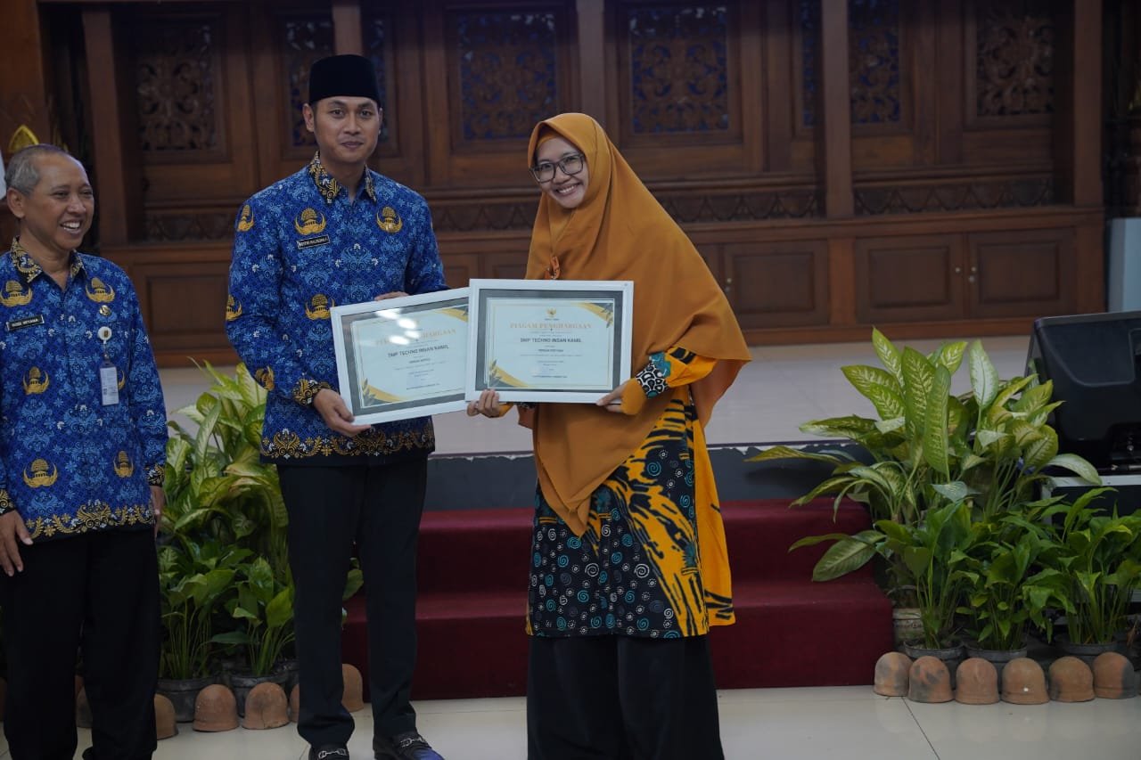 SMP Techno Insan Kamil Raih Penghargaan Implementasi Program Merdeka Belajar dari Bupati Tuban