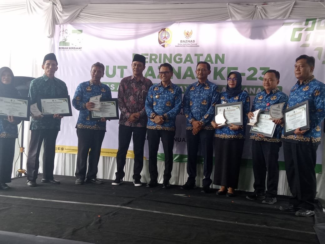 Kepedulian SMP Negeri 1 Sumbergempol Raih Penghargaan UPZ Terbaik di BAZNAS Award