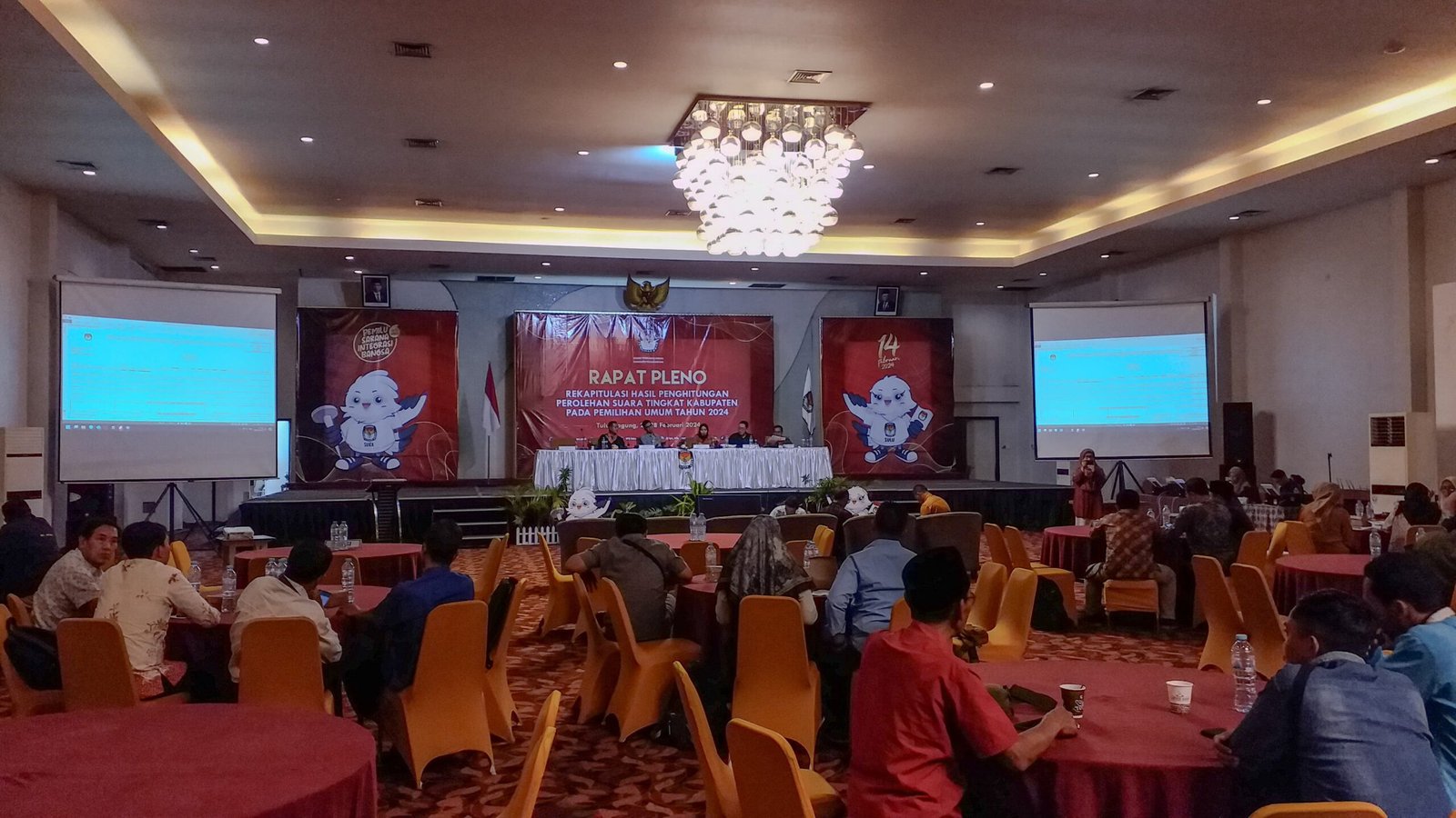 Rapat Pleno Rekapitulasi Sementara Pemilu Kabupaten Tulungagung Berjalan Mulus