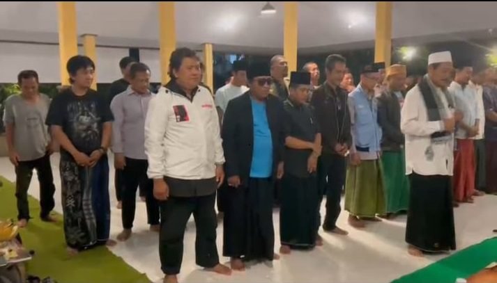 Relawan Pendukung Prabowo -Gibran Tulungagung Sujud Syukur
